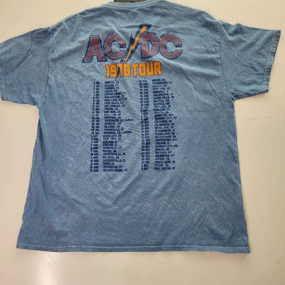 NEW ACDC 1978 LIVE TOUR CITY CONCERT BACK HIT GRAPHIC TSHIRT XL EXTRA LARGE NWT